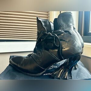 Fluevog Deliverance Embroidered Boot size 9